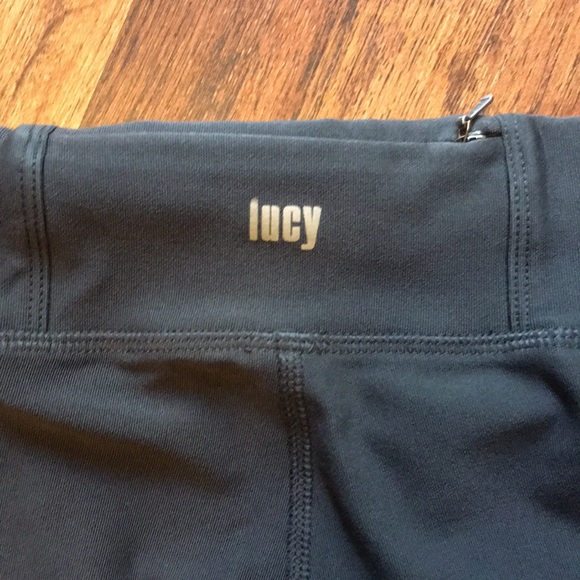 Lucy Tech Capri Leggings - Picture 6 of 8